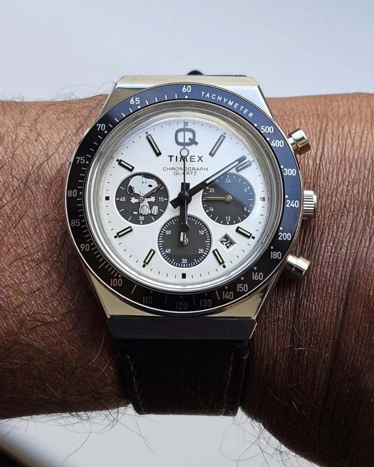 Timex Q watch Chronograph Quartz x Peanuts Snoopy 40mm TW2W68900