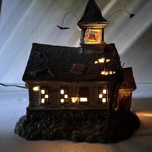 Department 56 The Original Snow Village Halloween Ghoul School 799934 2007 - Picture 18 of 24