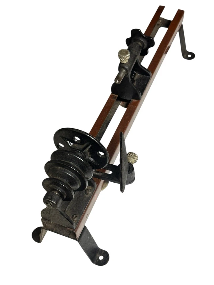 Mini torno vintage de hierro fundido para modelista aficionado (cama de 17") Foto 2 de 4