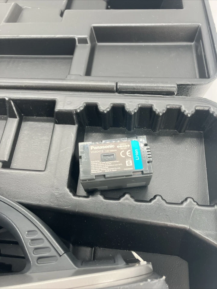 Panasonic AG-DVC7 Mini DV Camcorder With One Battery And Hard Case - Image 2 of 4