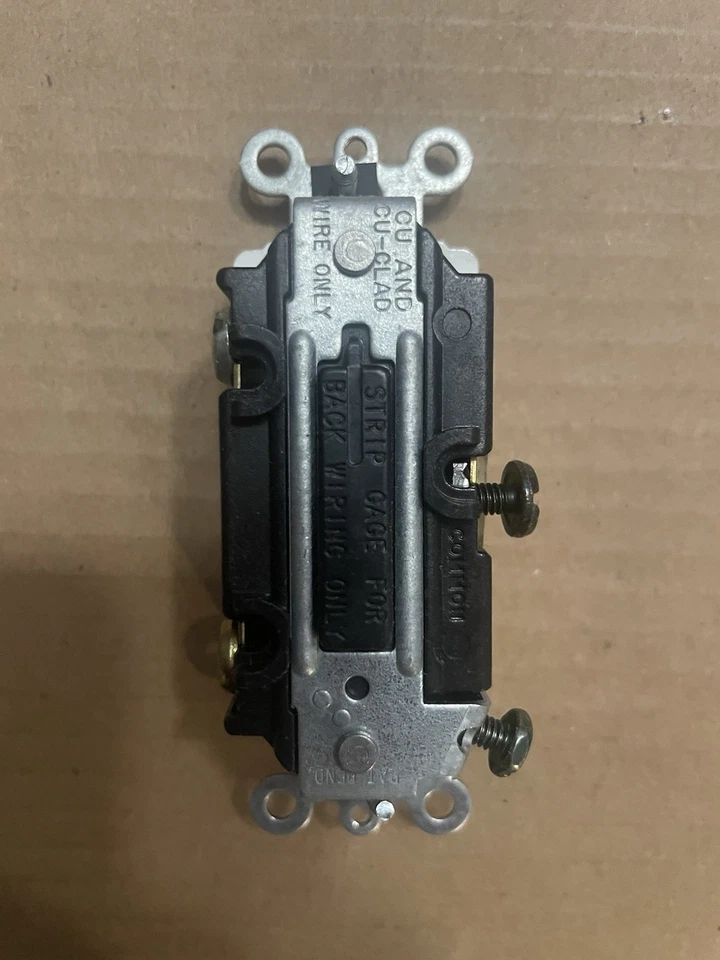 Interruptor basculante Nutone 69WL nuevo en caja con luz indicadora blanca 20a 120v - Nuevo en caja Foto 4 de 4