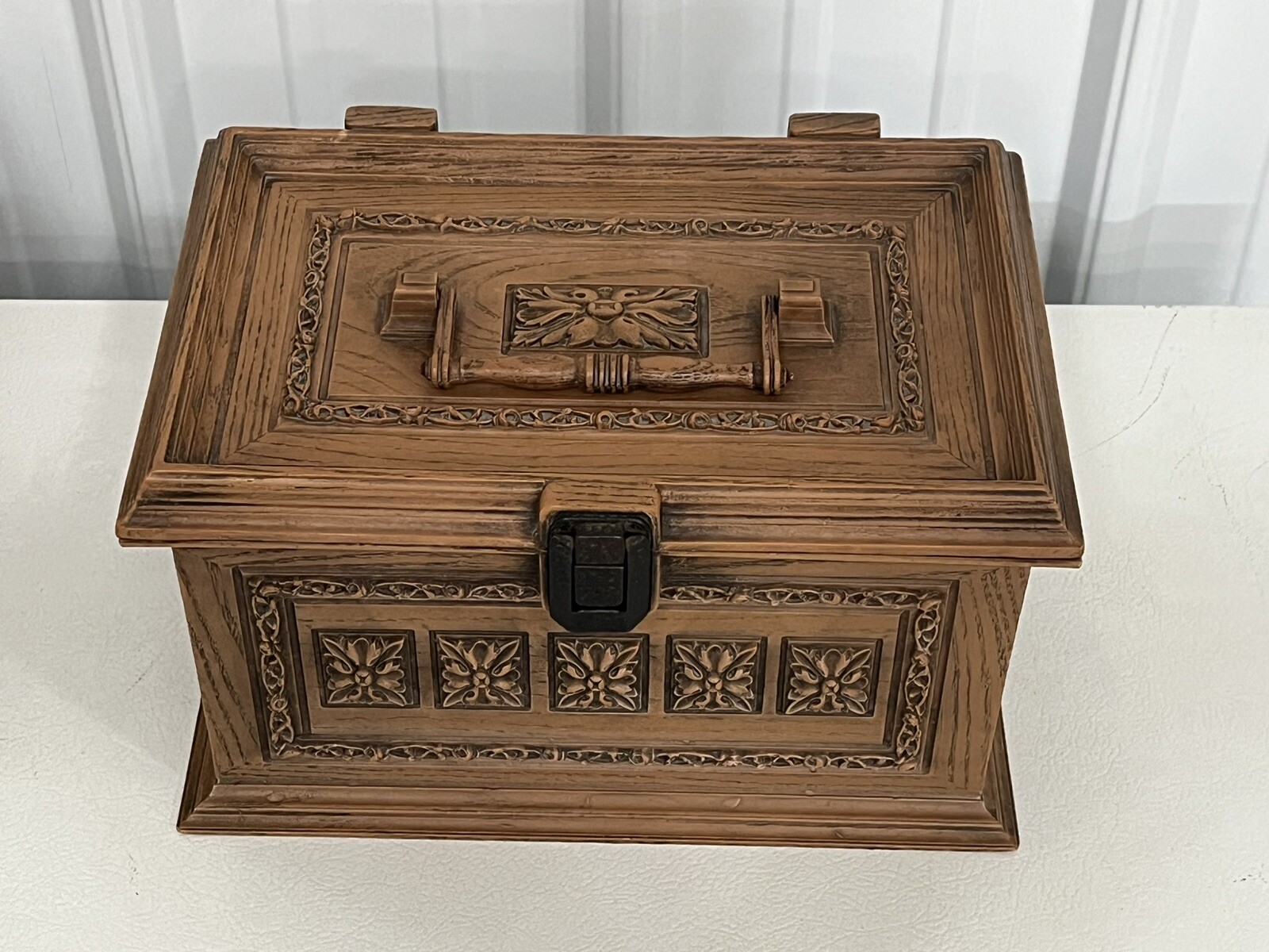 VTG MAX KLEIN PLASTIC SEWING STORAGE BOX WITH HANDLE BARABOO WISCONSIN