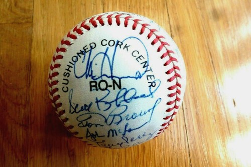 1992 Reds Signed Baseball Barry Larkin,Paul O'Neill, Lou Piniella,etc.(30 Autos) - Picture 3 of 8