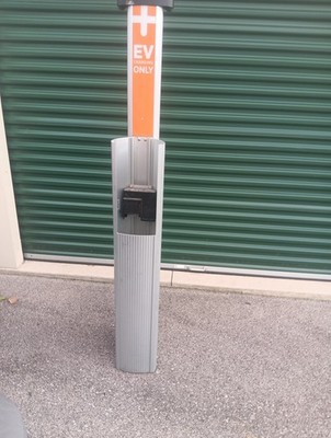 CHARGEPOINT  PEDESTAL (Bollard) for mounting CT4000 Charging Station.rertactable