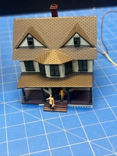 Model Power 2556 N Scale Assembled Haunted House Lighted W/Figures Tested