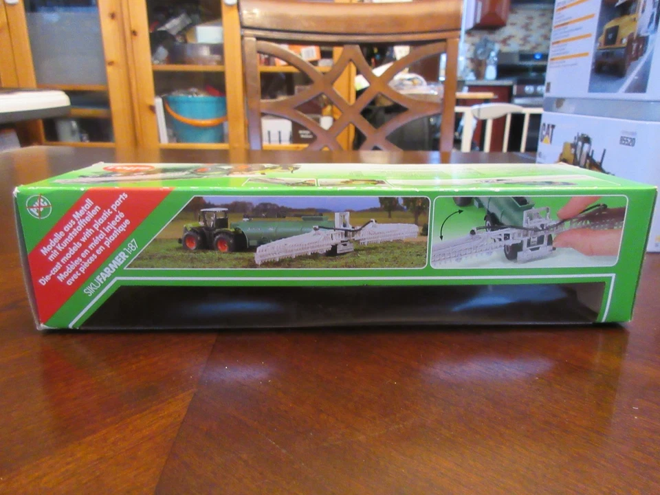 1:87 Claas Xerion with Slurry Tanker HO Scale Farm Tractor - Image 4 of 4