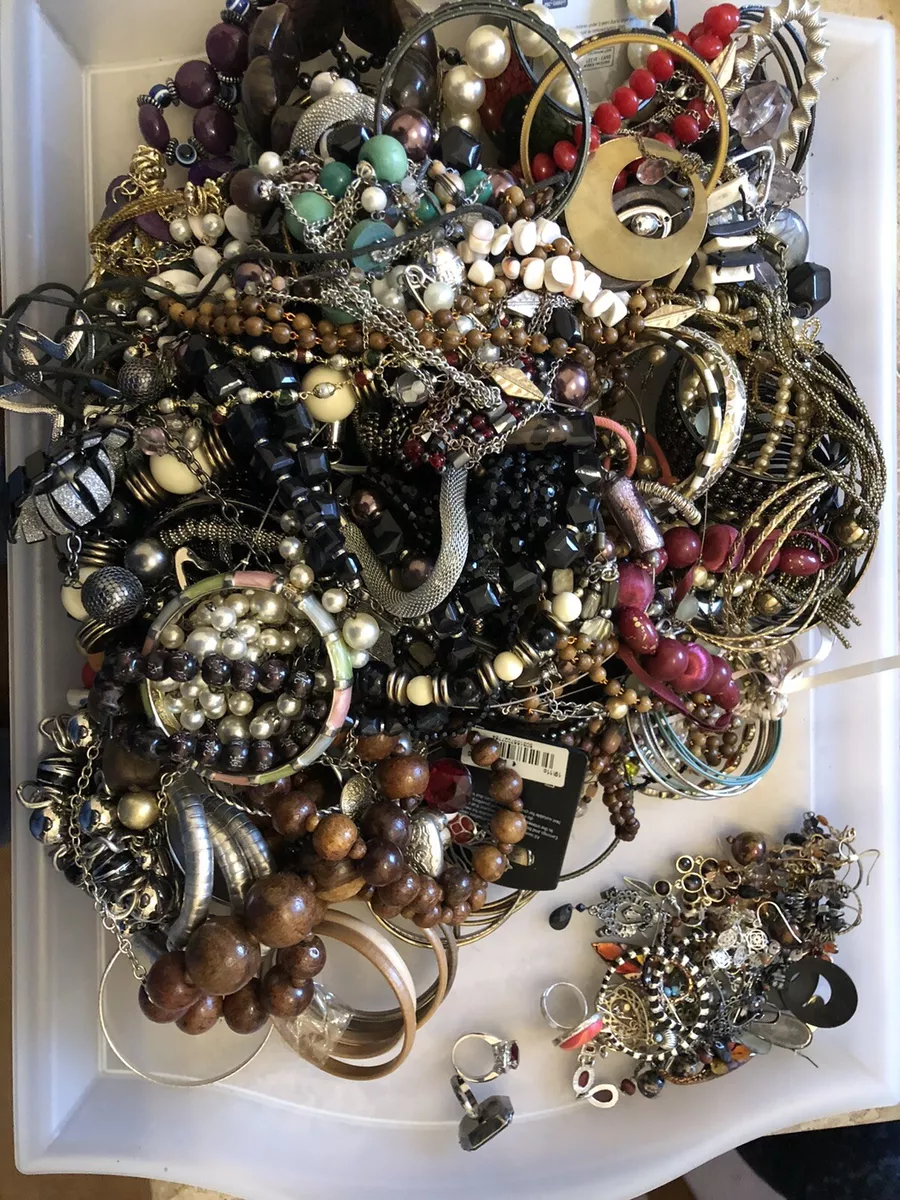 A Collection of Costume Jewellery Great Selection