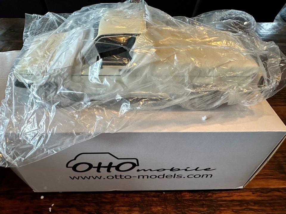 Volkswagen Golf Rabbit Caddy 1/18 camioneta 1979 blanca nueva en caja Foto 3 de 4