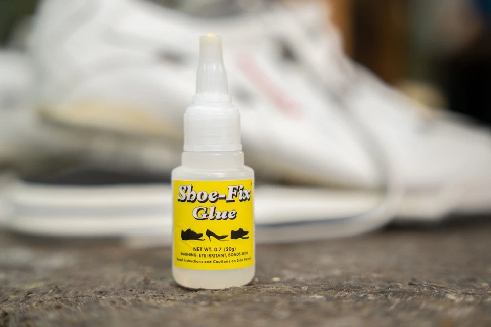 Pegamento Shoe-Fix: pegamento de reparación de zapatos de grado profesional para zapatos, sandalias y más Foto 3 de 4