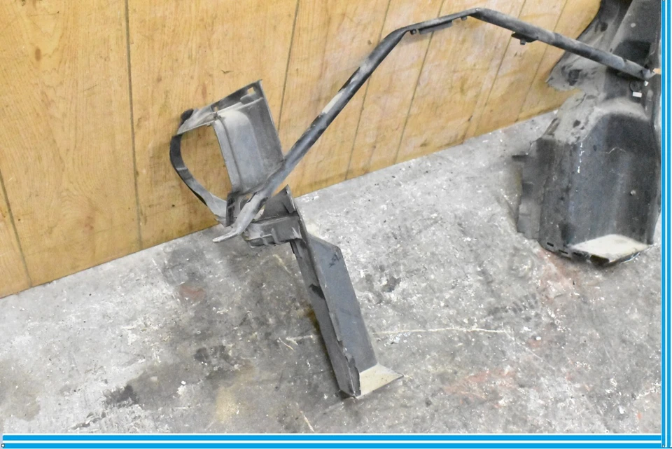 2004-2005 BMW 645CI - Front Frame / HOOD Latch V-Support Reinforcement BAR - Image 3 of 4