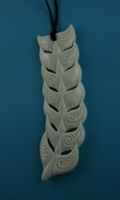 großes Maori Knochen Carving Wal Flosse Neuseeland  Walflosse