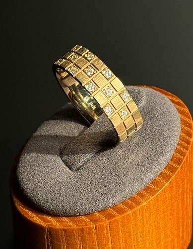 Men’s 14K Solid Gold Wedding Band Ring w/16 Diamonds Size 10