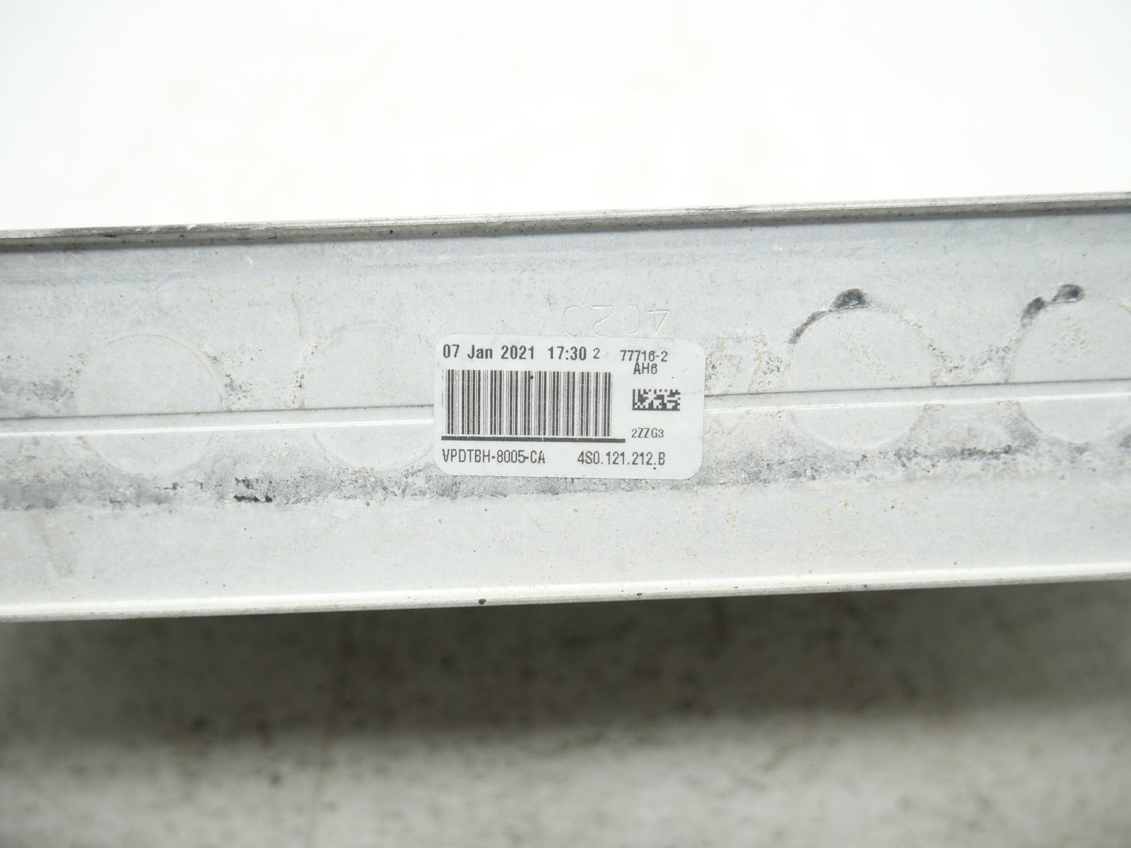Audi R8 Spyder 2017-2023 Right Radiator P/N 4S0121212B