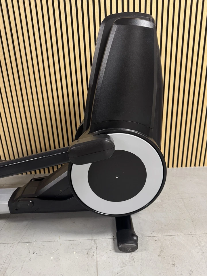 Life Fitness 95X Discover Cross Trainer With SE Console Commerical Gym Equipment - Image 4 of 4