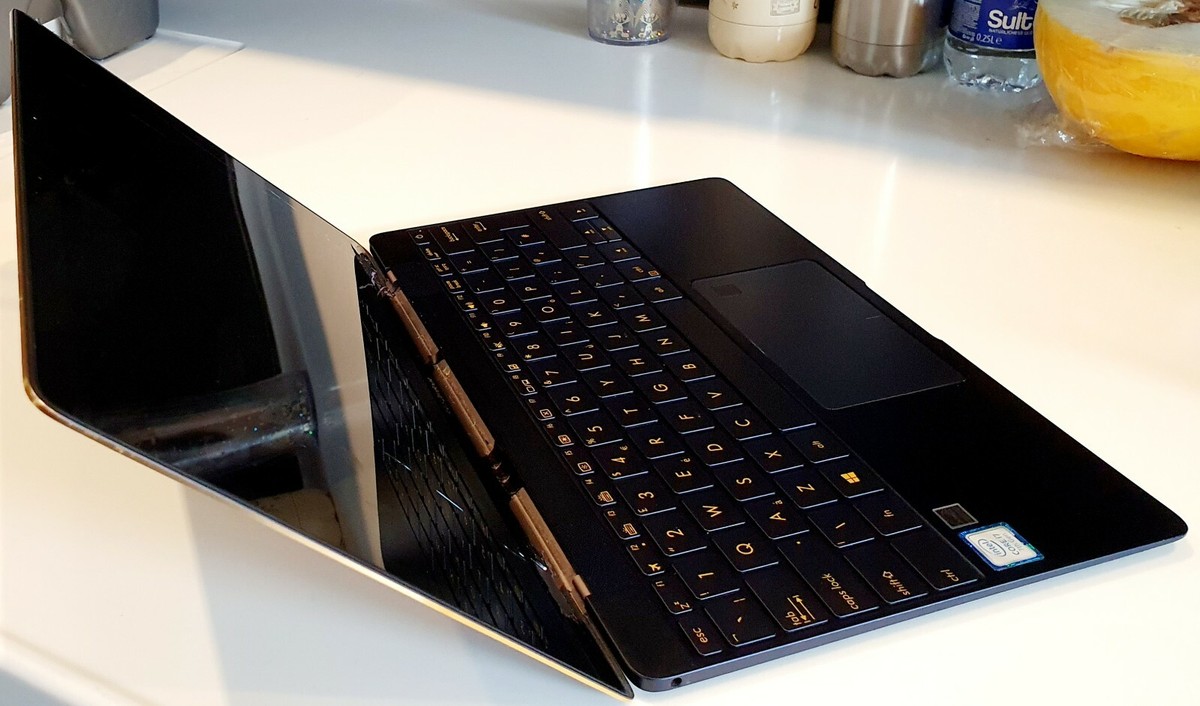 ASUS ZenBook UX390U i7 16GB SSD512GB 現状品 Asus Zenbook UX390U Core i7-7500U 16GB 512gb win11 super Slim