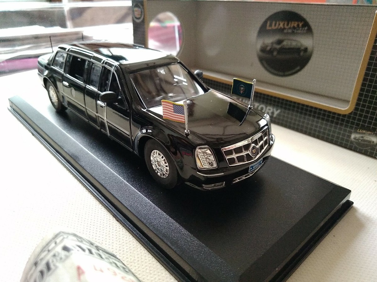 American President Limousine 2009 With $2,$5,& coins,1:43 Scale, Luxury. American President Limousine 2009 With $2,$5,& coins,1:43 Scale, Luxury.