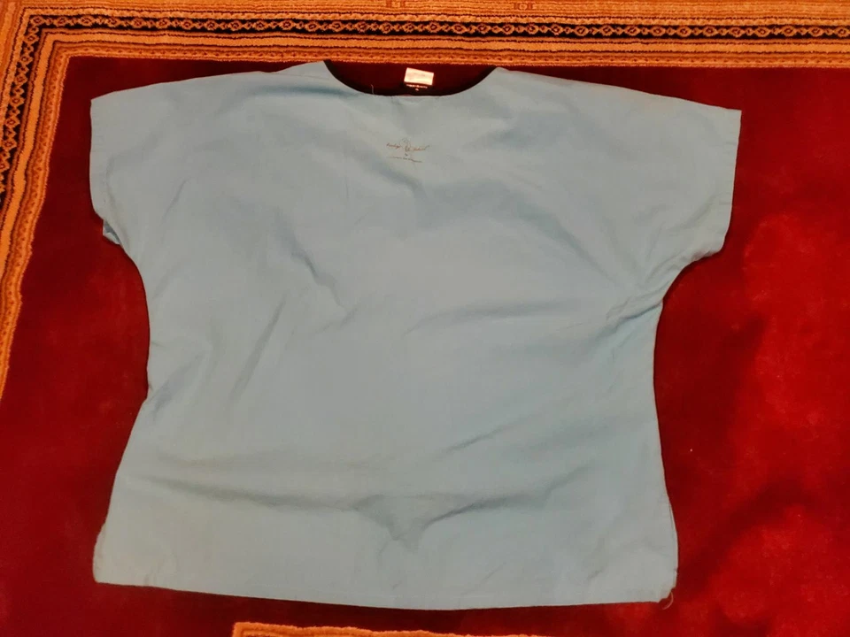Blusa Médica Para Mujer BABY PHAT Enfermera Bolsillos Frontales Cuello en V Talla L Foto 3 de 3