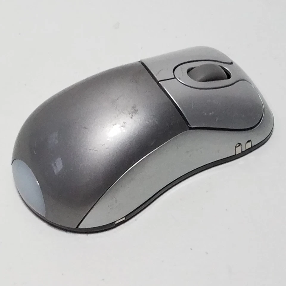 Targus PAWM10 Gray Wireless 2-Button Scroll Wheel Battery Powered Optical Mouse - Image 2 of 4