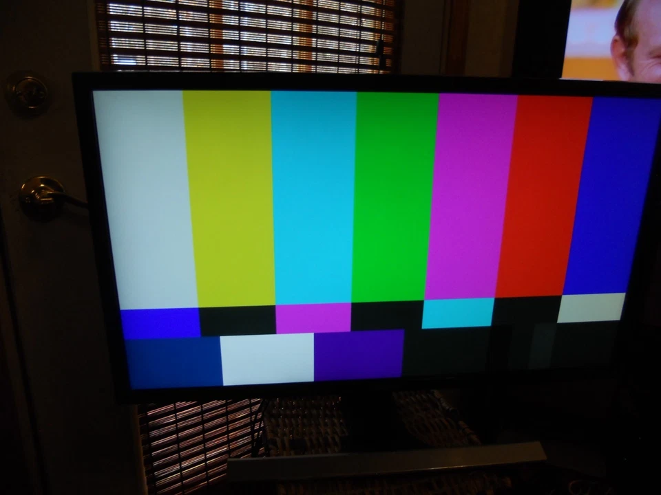 Samsung U28E590D 28” Business UHD 4K Monitor DP 2 HDMI FREESHIP - Image 2 of 4