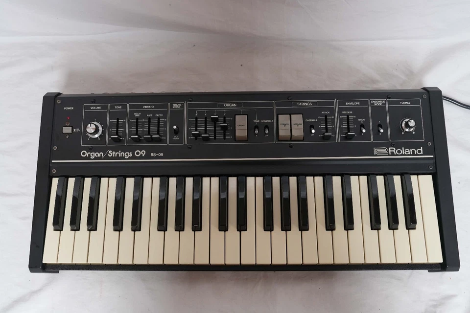 Roland RS-09 String Organ Synthesizer Black Tested Working w/ original case - Image 4 of 4