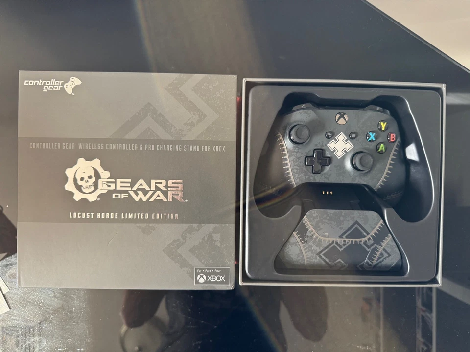 Gears of War Locust Horde Wireless Controller & Pro Charging Stand Xbox One - Image 3 of 4