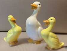 Vng Three Vintage Ceramic Duck Figurines Mother duck  Ducklings Hand painted