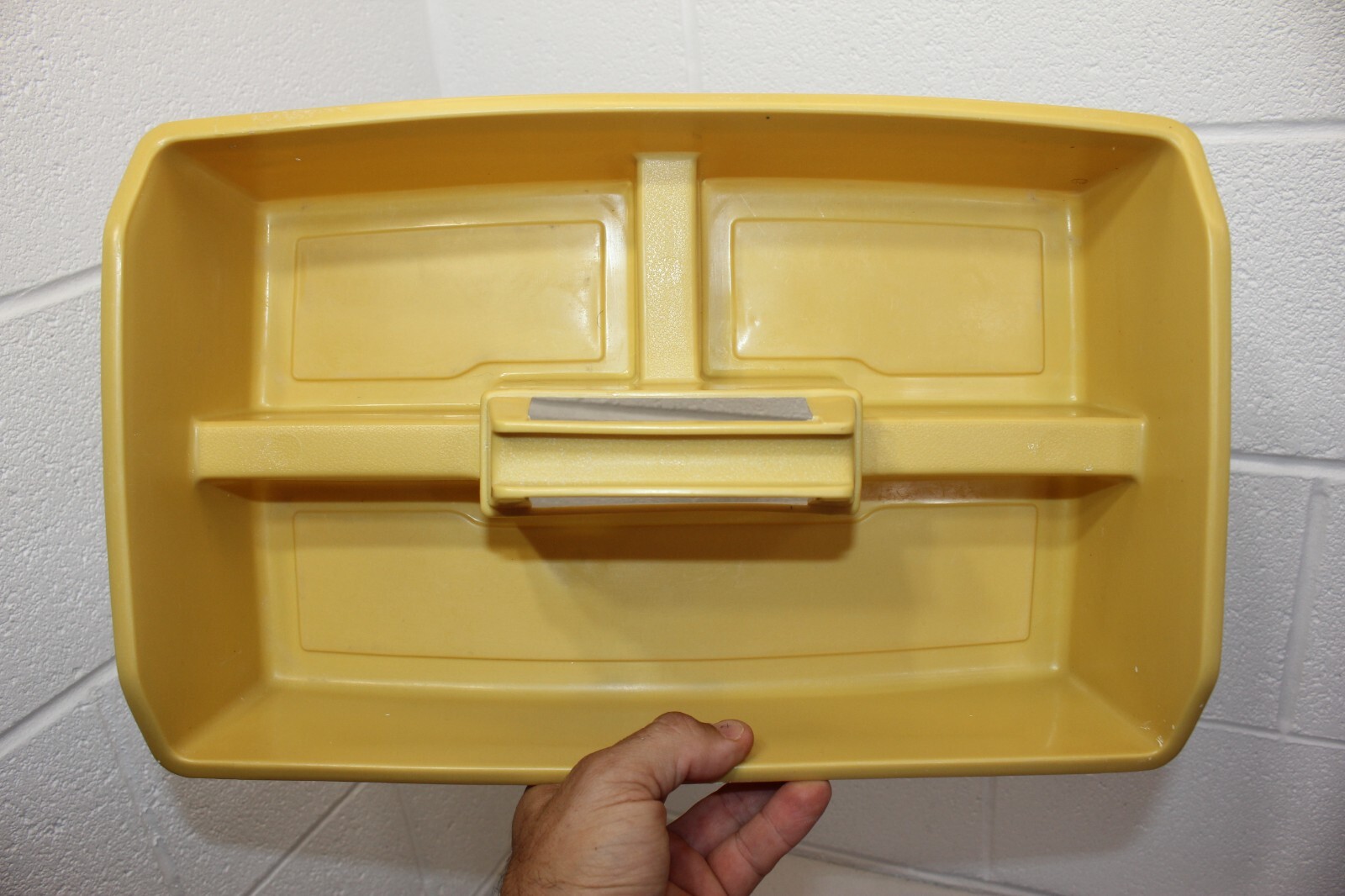 Yellow Rubbermaid 3153 Divided Storage Roughneck Carry Cleaning Craft Part Caddy