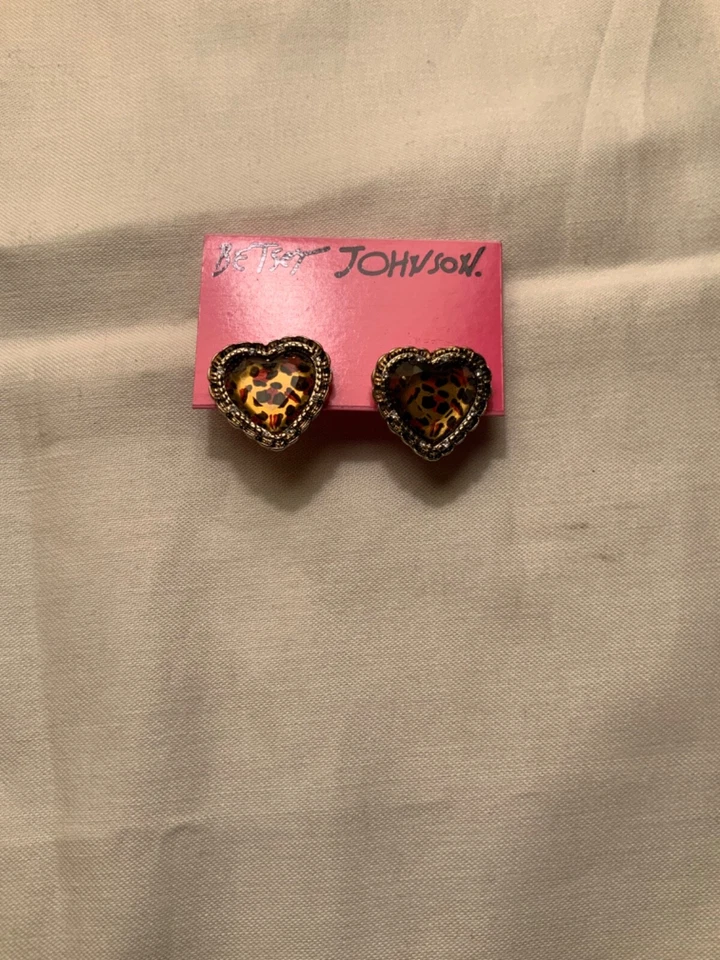 Pendientes Betsey Johnson de leopardo marrón Foto 2 de 3