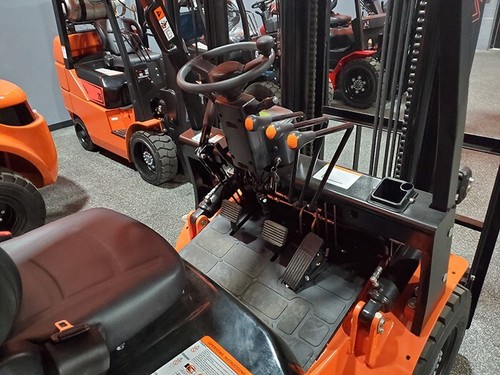 2025 VIPER FY25BCS 5,500LB 2 STAGE AIR PNEUMATIC LPG FORKLIFT - Picture 11 of 13