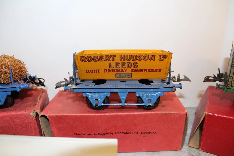 LOT OF 5 VINTAGE HORNBY TRAIN CARS CADBURYS /BANANA'S / FISH & FIBRE WAGON - Image 4 of 4