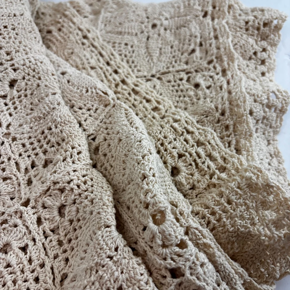 Manta de encaje de ganchillo hecha a mano vintage beige 69 x 44" patrón floral boho Foto 3 de 4