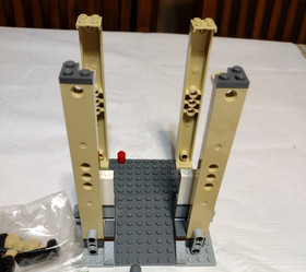 Lego 8639 Cars 2 Big Bentley Bust Out Set (Incomplete)
