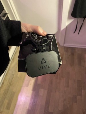 [EU ONLY] HTC Vive Face/Facial Tracker with original packaging and mount