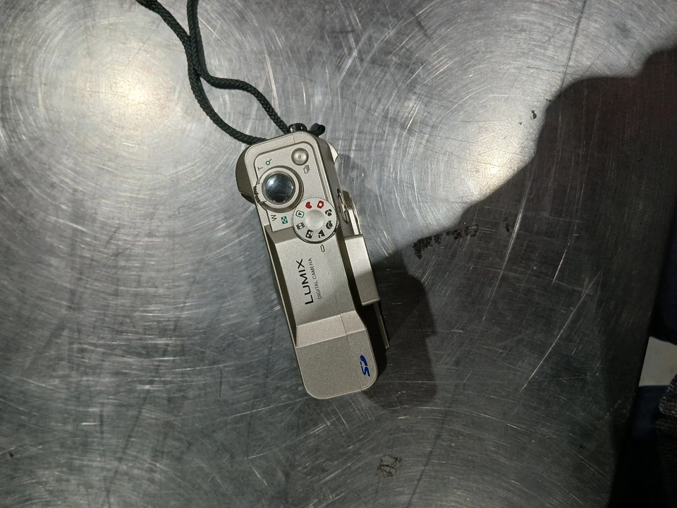 Panasonic Lumix DMC‑LC43 4.0MP Digital Camera Good Condition UNTESTED - Image 3 of 3