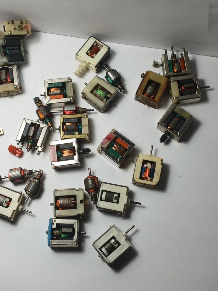 Motor de carro vintage Mabuchi RIGGEN HO caça-níqueis Strombecker Japão MOTORES não testados - Imagem 3 de 4