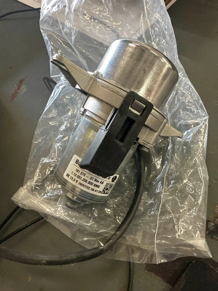 Bomba de vacío original Mazda N243-43-7H0A Foto 3 de 4