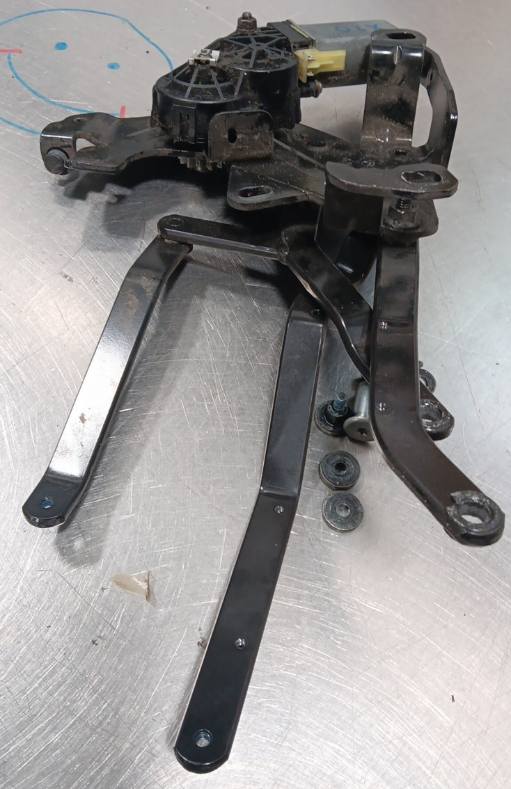 SMART FORTWO OE BRABUS CONVERTIBLE LEFT HAND TOP MOTOR HINGE 746602 451-820-0242