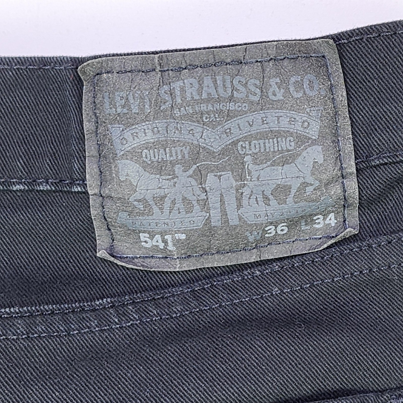 Levis 541 Jeans Mens 36x34 Black Dark Wash Athletic Taper Stretch Denim Pants thumbnail 18