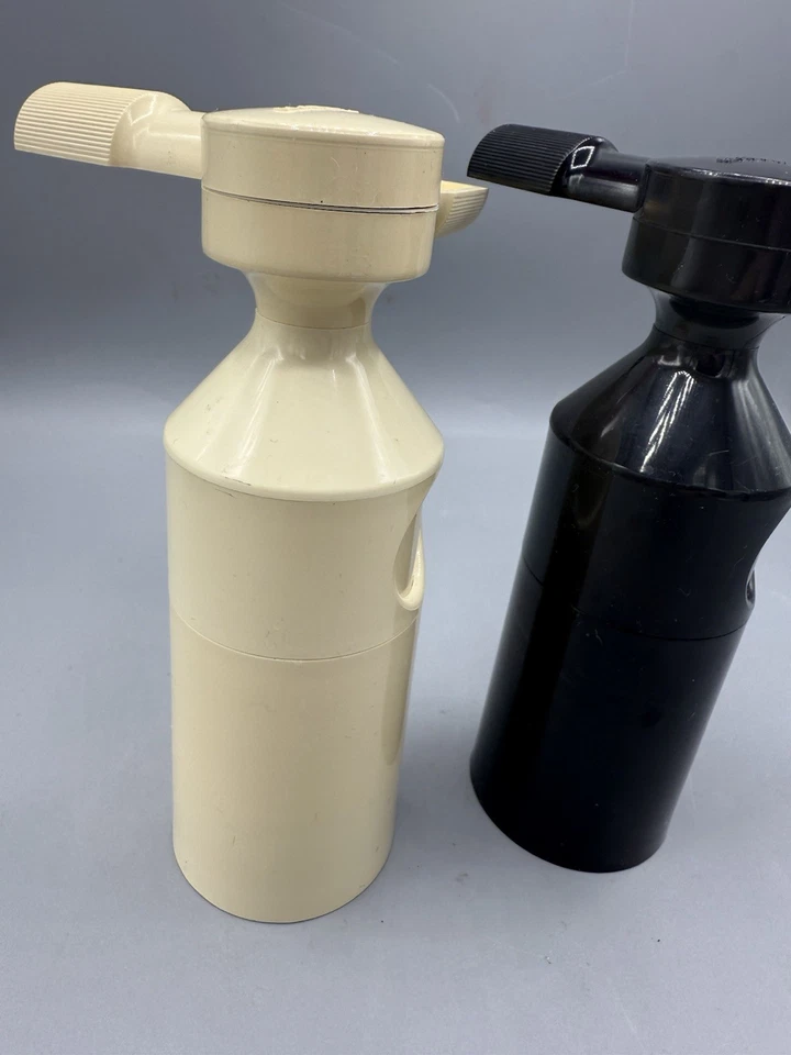 Rare Vintage 1980s Tom David Unicorn Pair White Salt & Black Pepper Grinders - Image 4 of 4