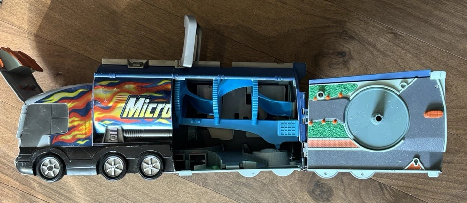 Vintage 2001 Micro Machines Super Stunt City Semi Tanker Truck Play Set Hasbro - Image 4 of 4