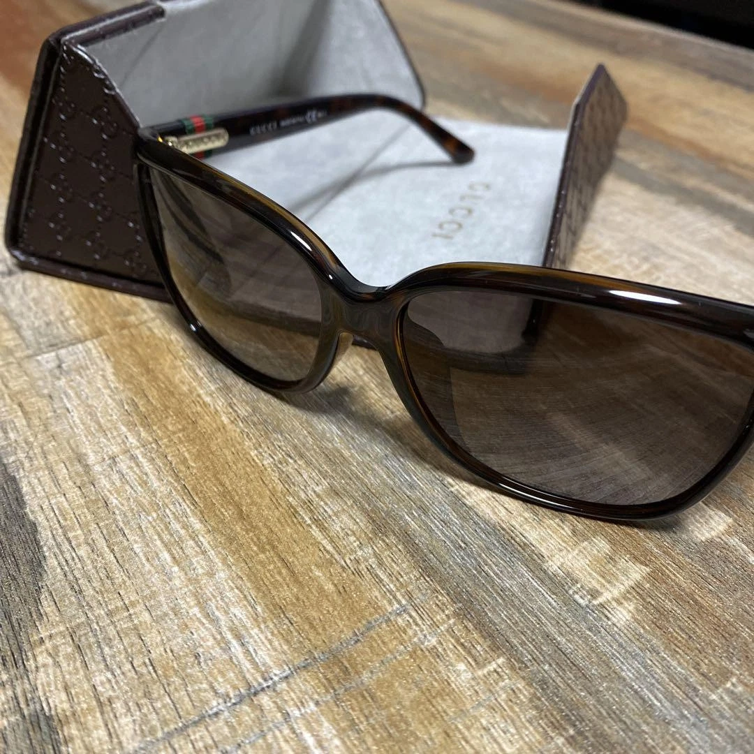 Gucci Authentic Sunglasses Women's Accessories Brown Color Plastic With Case