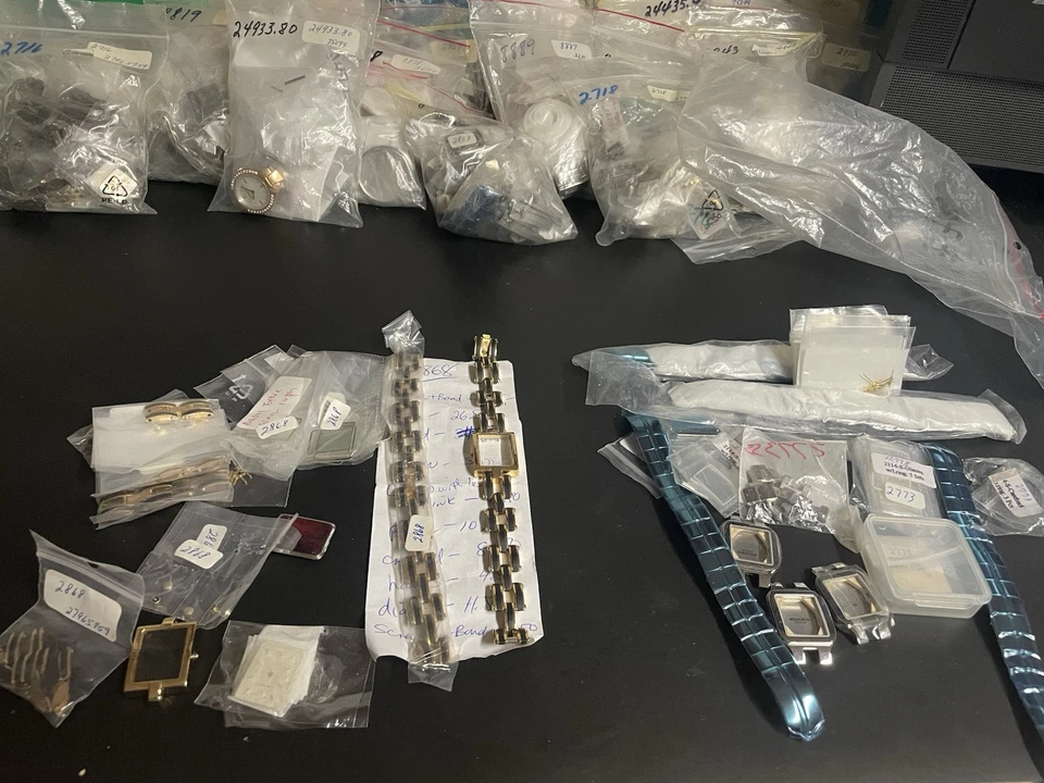 Paquete de piezas de reloj Become A Watch Maker caja de más de 27 libras Foto 4 de 4