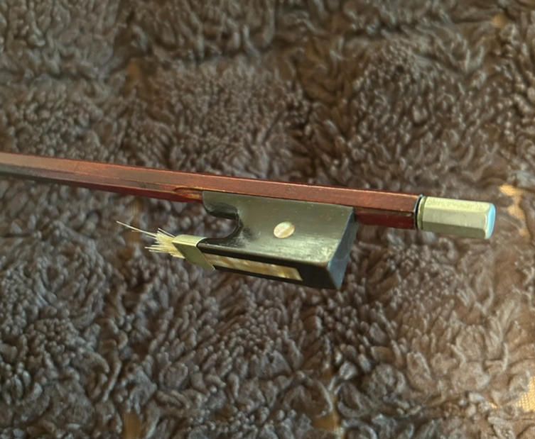 violin bow with mark