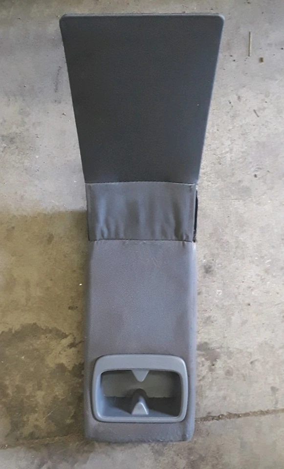 2004 05 06 Mazda 6 assento traseiro apoio de braço porta-copo E0X2 - Imagem 2 de 4