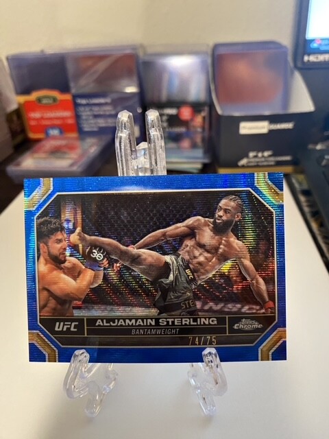 Aljamain Sterling 2024 Topps UFC Chrome Blue Wave /75 UFC