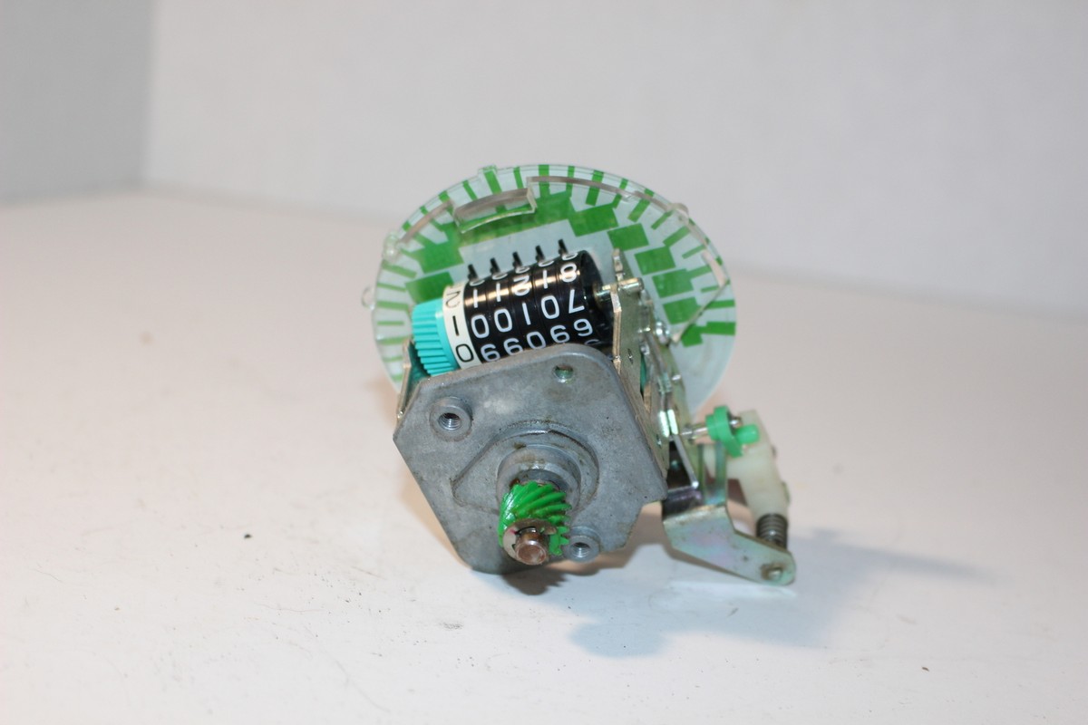 1986-1987 KAWASAKI ZX1000 SPEEDOMETER GAUGE KILOMETER