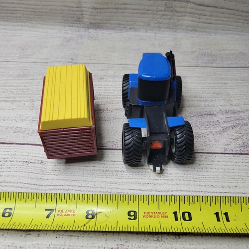 Ertl 1/64 New Holland articulating 4wd tractor w/ older New holland Silage wagon - Picture 7 of 10
