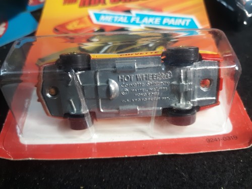 HOT WHEELS 1982 NEW ON CARD, MADE IN HONG KONG CORVETTE STINGRAY W/ METAL FLAKE - Picture 2 of 5