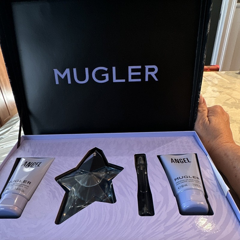 Mugler Angel Women’s Gift Set Star Bottle, Travel Spray, 2 Body Lotions Blue