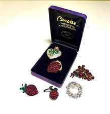 lot of 6 vintage brooches, Carolee Ciner Warner Hollycraft, with box heart fruit